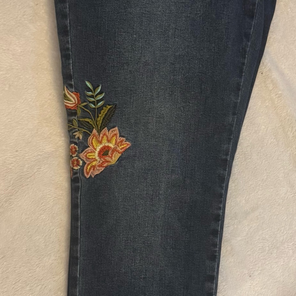 Old Navy Blue Jeans with Floral Embroidery - Picture 5 of 7